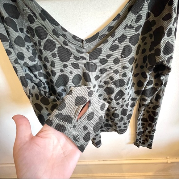 NWOT Chaser Dotted Thermal Top - Picture 4 of 5